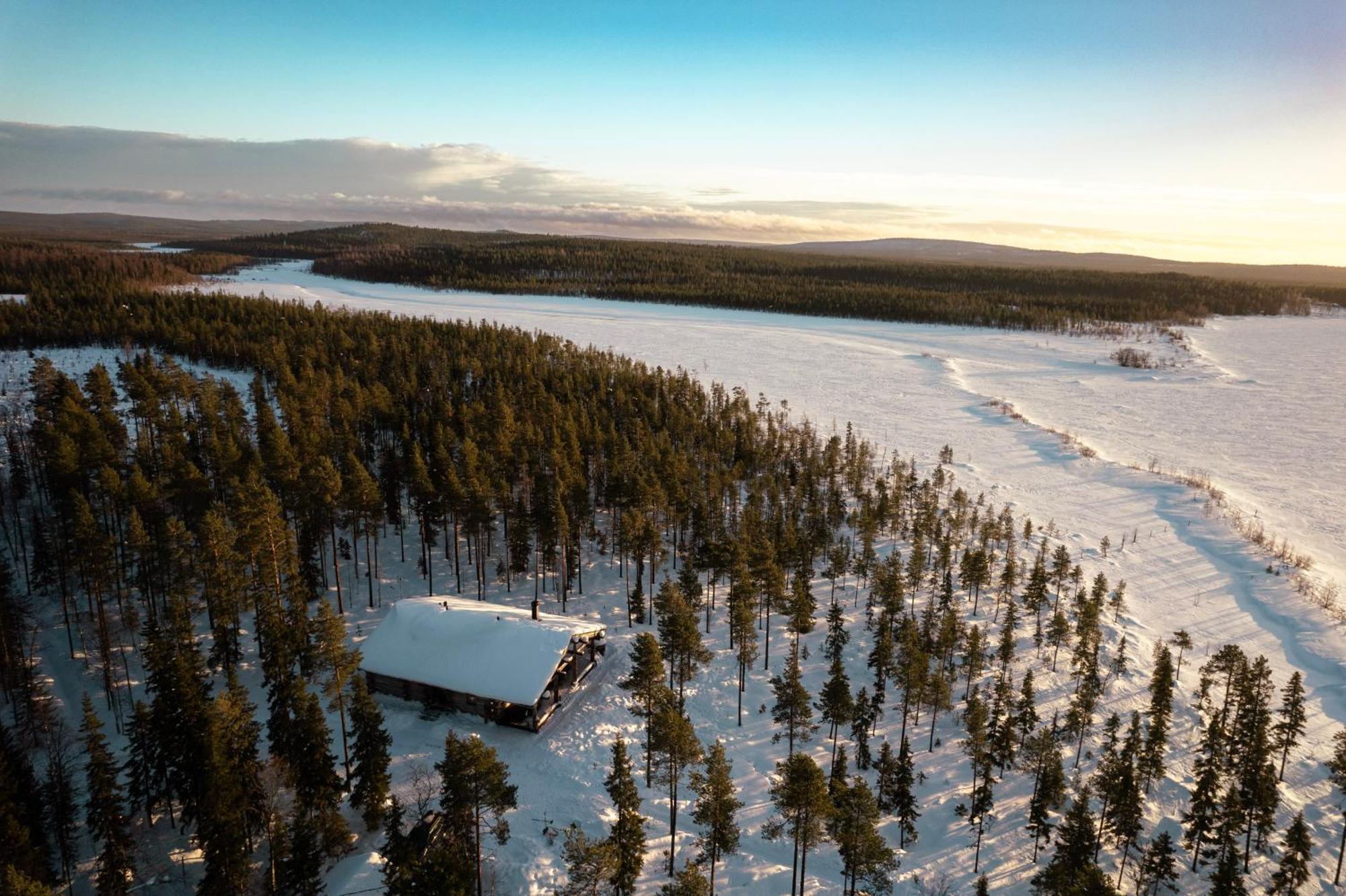 Napapiirin Jaervilomat Hotell Luukonniemi Exteriör bild