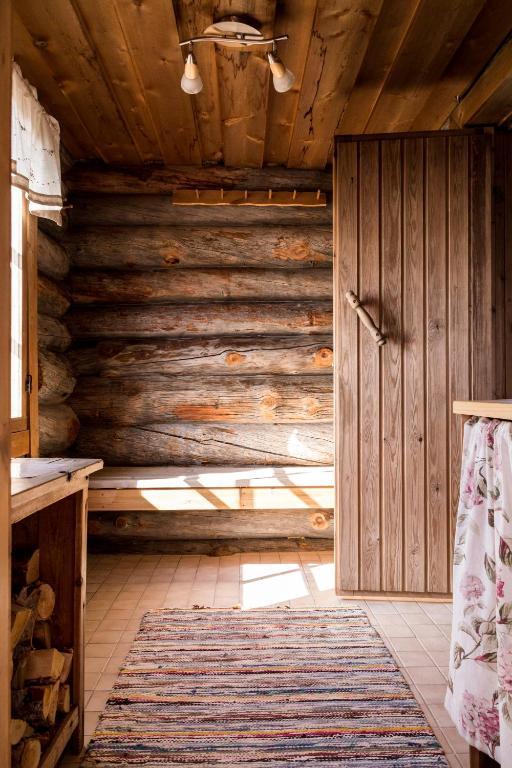 Napapiirin Jaervilomat Hotell Luukonniemi Rum bild